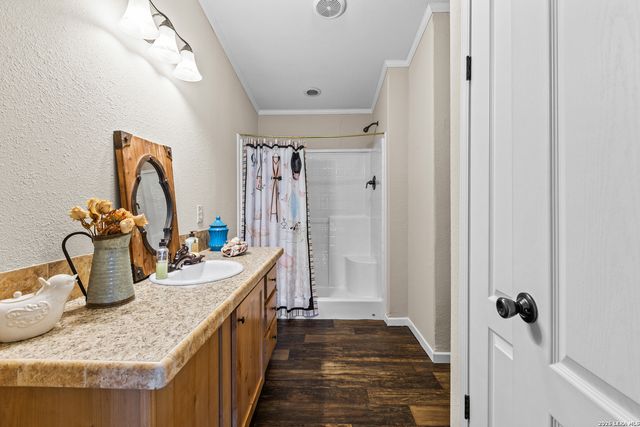 960 County Road 4511, Hondo, TX 78861