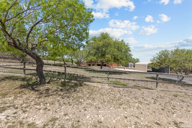 960 County Road 4511, Hondo, TX 78861