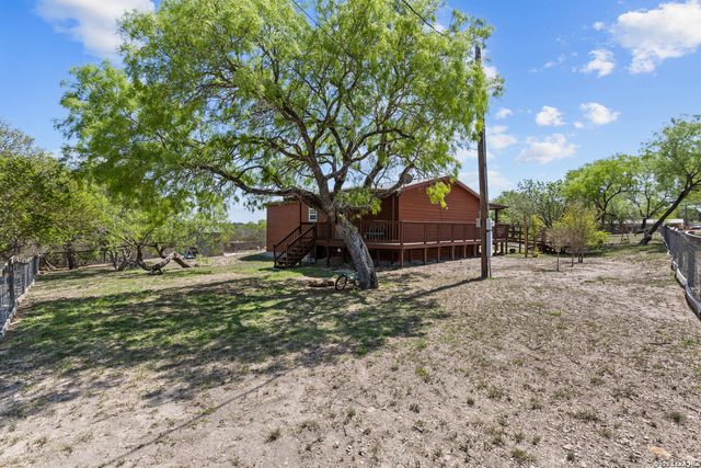960 County Road 4511, Hondo, TX 78861