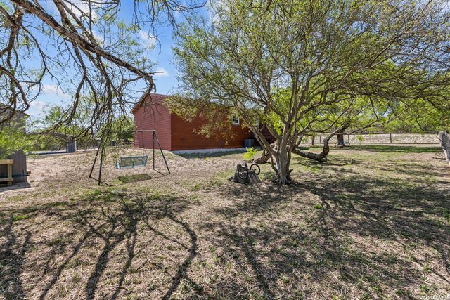 960 County Road 4511, Hondo, TX 78861