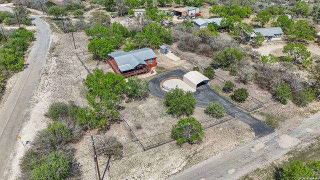 960 County Road 4511, Hondo, TX 78861