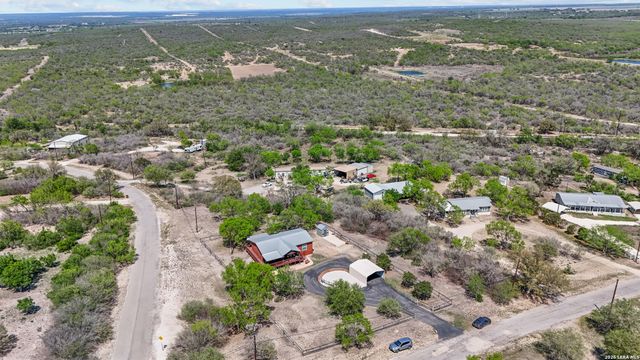 960 County Road 4511, Hondo, TX 78861