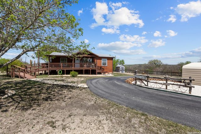960 County Road 4511, Hondo, TX 78861