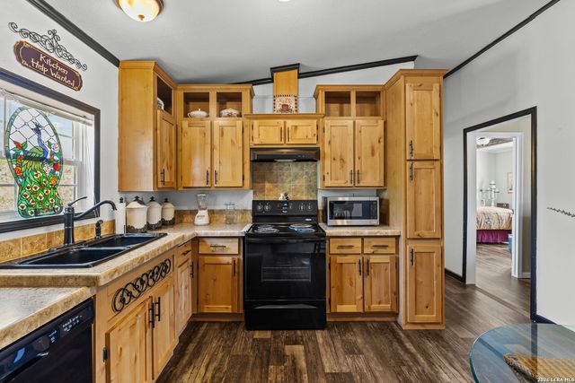 960 County Road 4511, Hondo, TX 78861