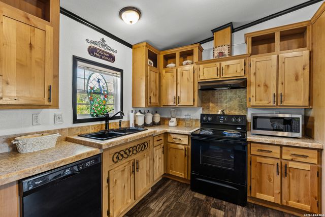 960 County Road 4511, Hondo, TX 78861