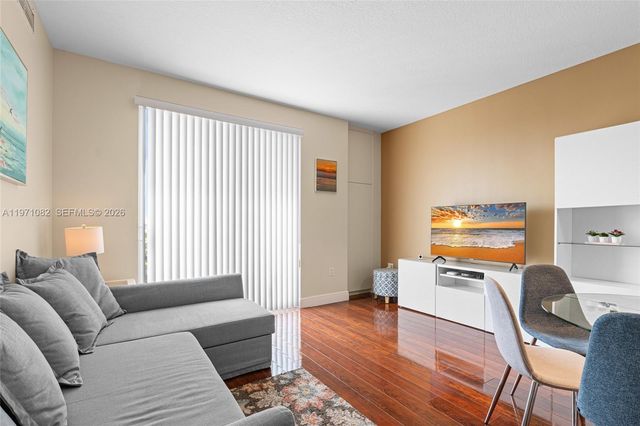 7275 SW 90th Way 404, Miami, FL 33156