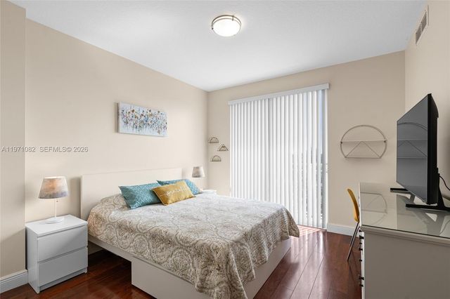 7275 SW 90th Way 404, Miami, FL 33156