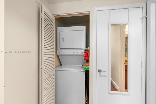 7275 SW 90th Way 404, Miami, FL 33156