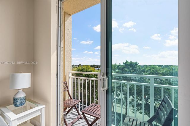 7275 SW 90th Way 404, Miami, FL 33156