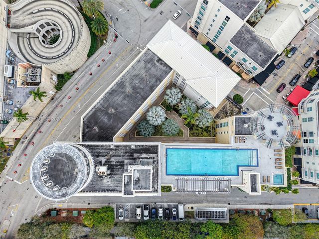 7275 SW 90th Way 404, Miami, FL 33156