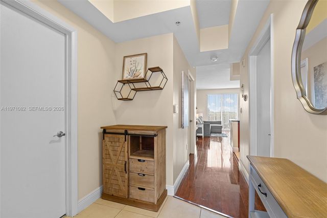 7275 SW 90th Way 404, Miami, FL 33156