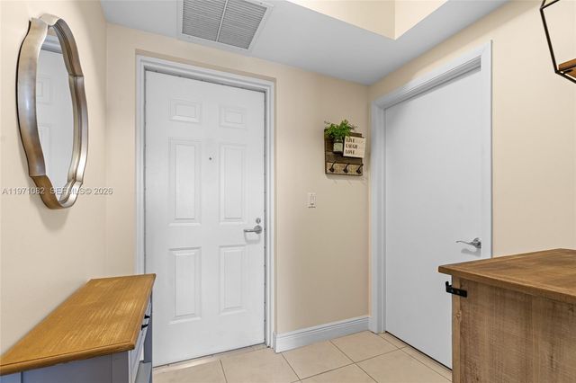 7275 SW 90th Way 404, Miami, FL 33156