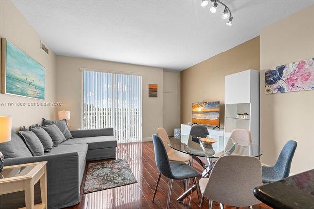 7275 SW 90th Way 404, Miami, FL 33156