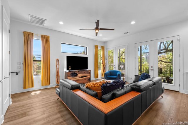 730 E Josephine St, San Antonio, TX 78208