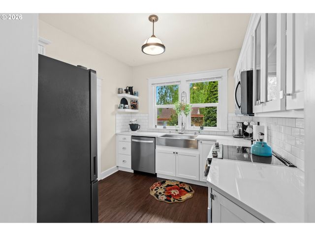 719 W 23RD St, Vancouver, WA 98660