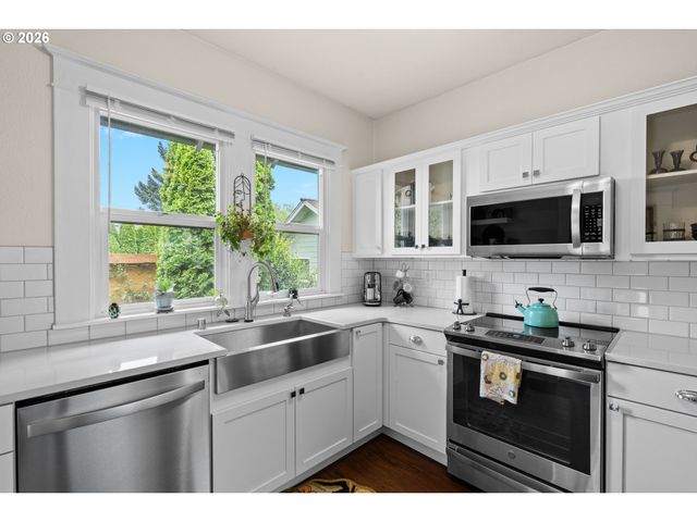 719 W 23RD St, Vancouver, WA 98660