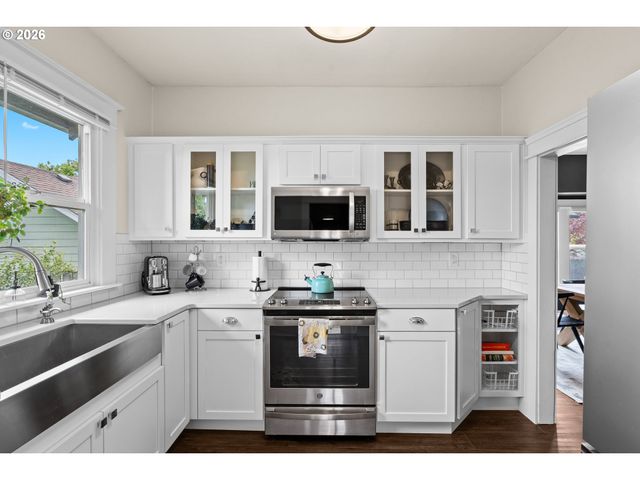 719 W 23RD St, Vancouver, WA 98660