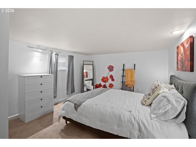 719 W 23RD St, Vancouver, WA 98660