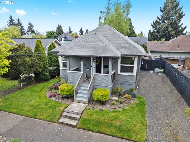 719 W 23RD St, Vancouver, WA 98660