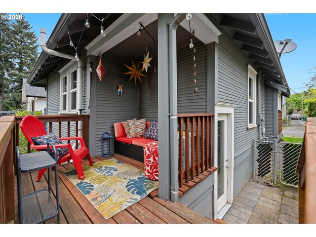 719 W 23RD St, Vancouver, WA 98660