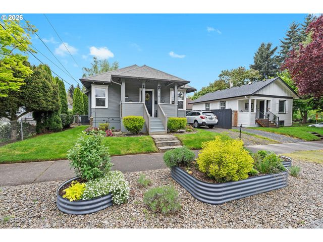 719 W 23RD St, Vancouver, WA 98660