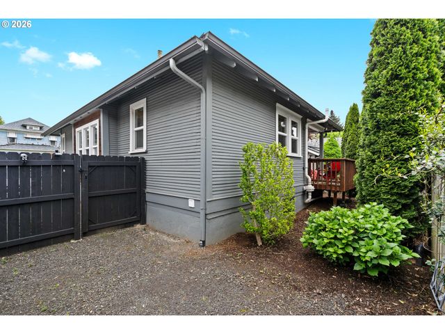 719 W 23RD St, Vancouver, WA 98660