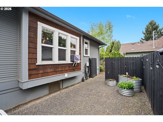 719 W 23RD St, Vancouver, WA 98660