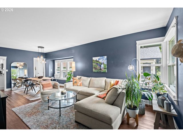 719 W 23RD St, Vancouver, WA 98660
