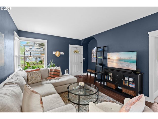 719 W 23RD St, Vancouver, WA 98660