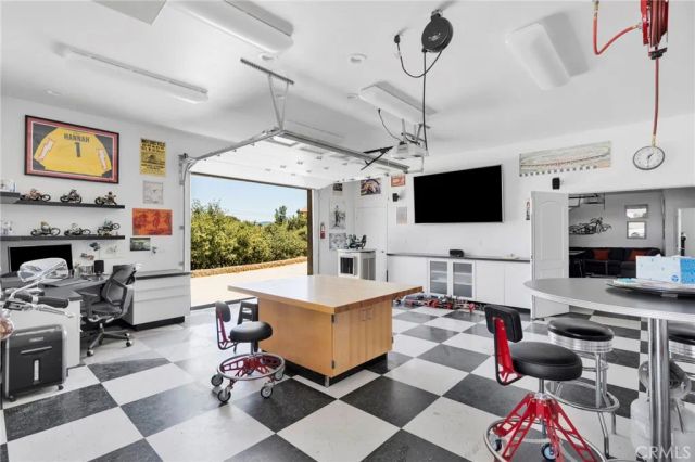 7031 Joshua, Oak Hills, CA 92344