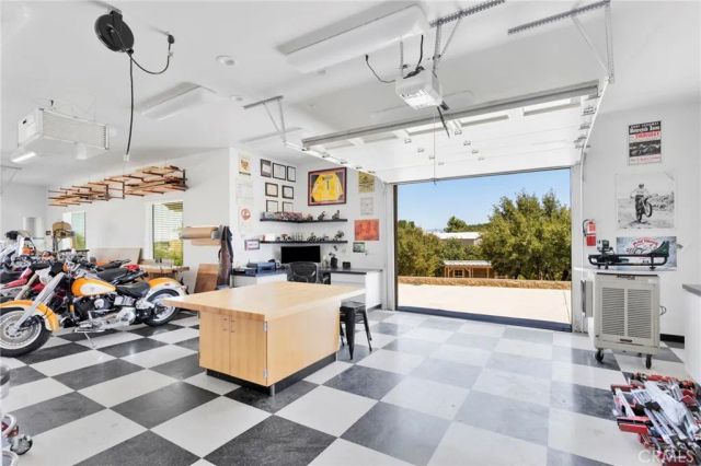 7031 Joshua, Oak Hills, CA 92344