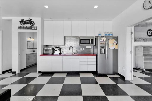 7031 Joshua, Oak Hills, CA 92344
