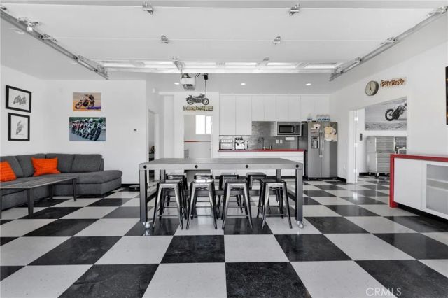 7031 Joshua, Oak Hills, CA 92344