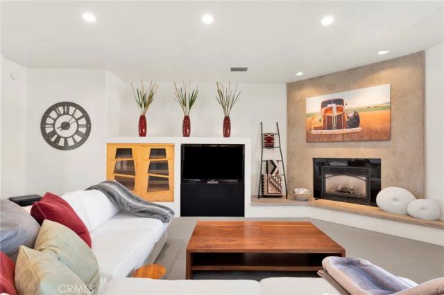 7031 Joshua, Oak Hills, CA 92344