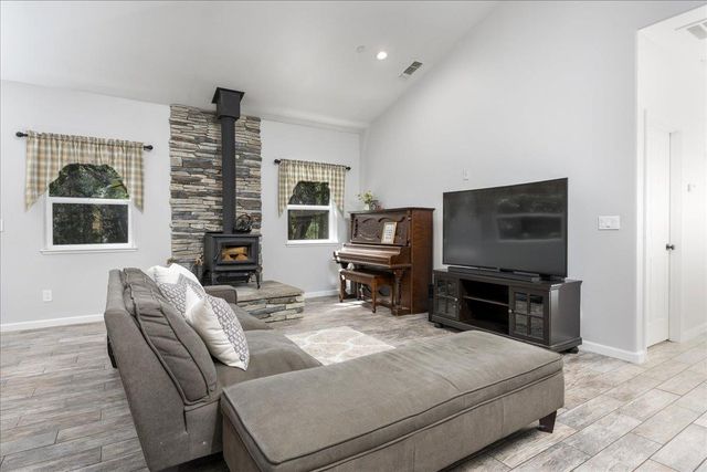 5315 Wildberry Dr, Grizzly Flats, CA 95636