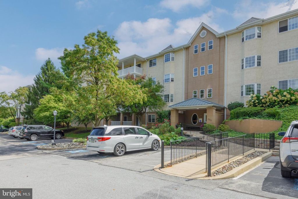225 PAOLI POINTE DR #225-U, Paoli, PA 19301 — photo 2