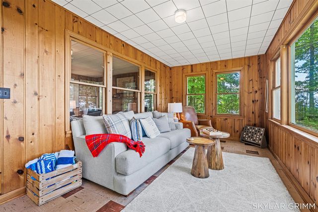 2121 N Scenic Drive, Muskegon, MI 49445