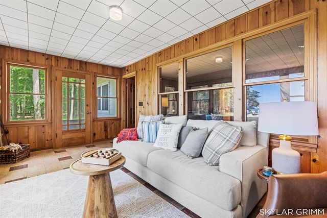 2121 N Scenic Drive, Muskegon, MI 49445