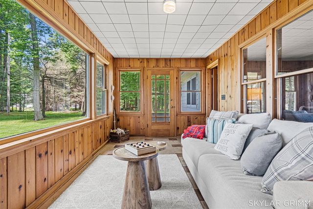 2121 N Scenic Drive, Muskegon, MI 49445