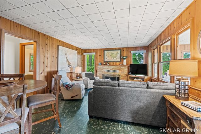2121 N Scenic Drive, Muskegon, MI 49445