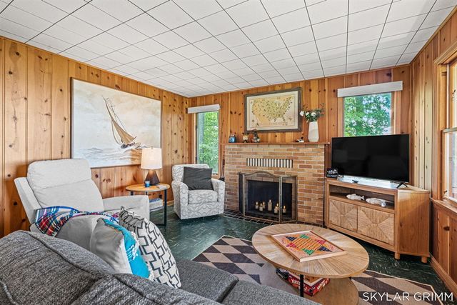 2121 N Scenic Drive, Muskegon, MI 49445