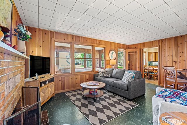 2121 N Scenic Drive, Muskegon, MI 49445