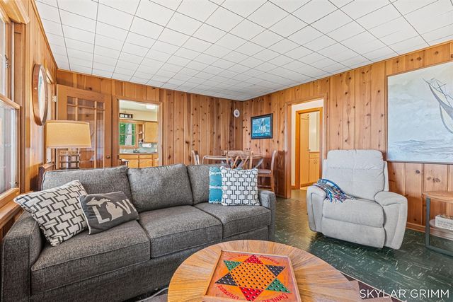 2121 N Scenic Drive, Muskegon, MI 49445