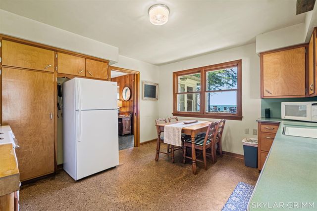 2121 N Scenic Drive, Muskegon, MI 49445
