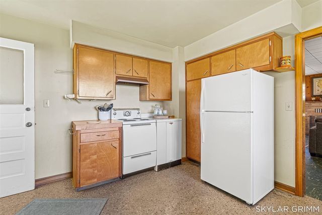 2121 N Scenic Drive, Muskegon, MI 49445
