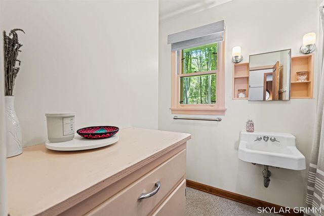 2121 N Scenic Drive, Muskegon, MI 49445