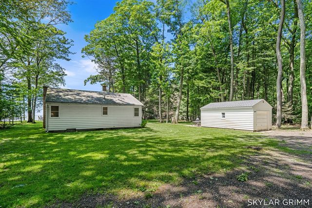 2121 N Scenic Drive, Muskegon, MI 49445