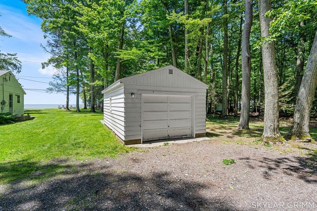 2121 N Scenic Drive, Muskegon, MI 49445