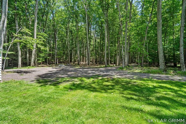 2121 N Scenic Drive, Muskegon, MI 49445