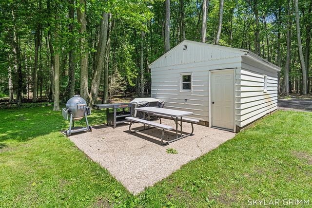 2121 N Scenic Drive, Muskegon, MI 49445